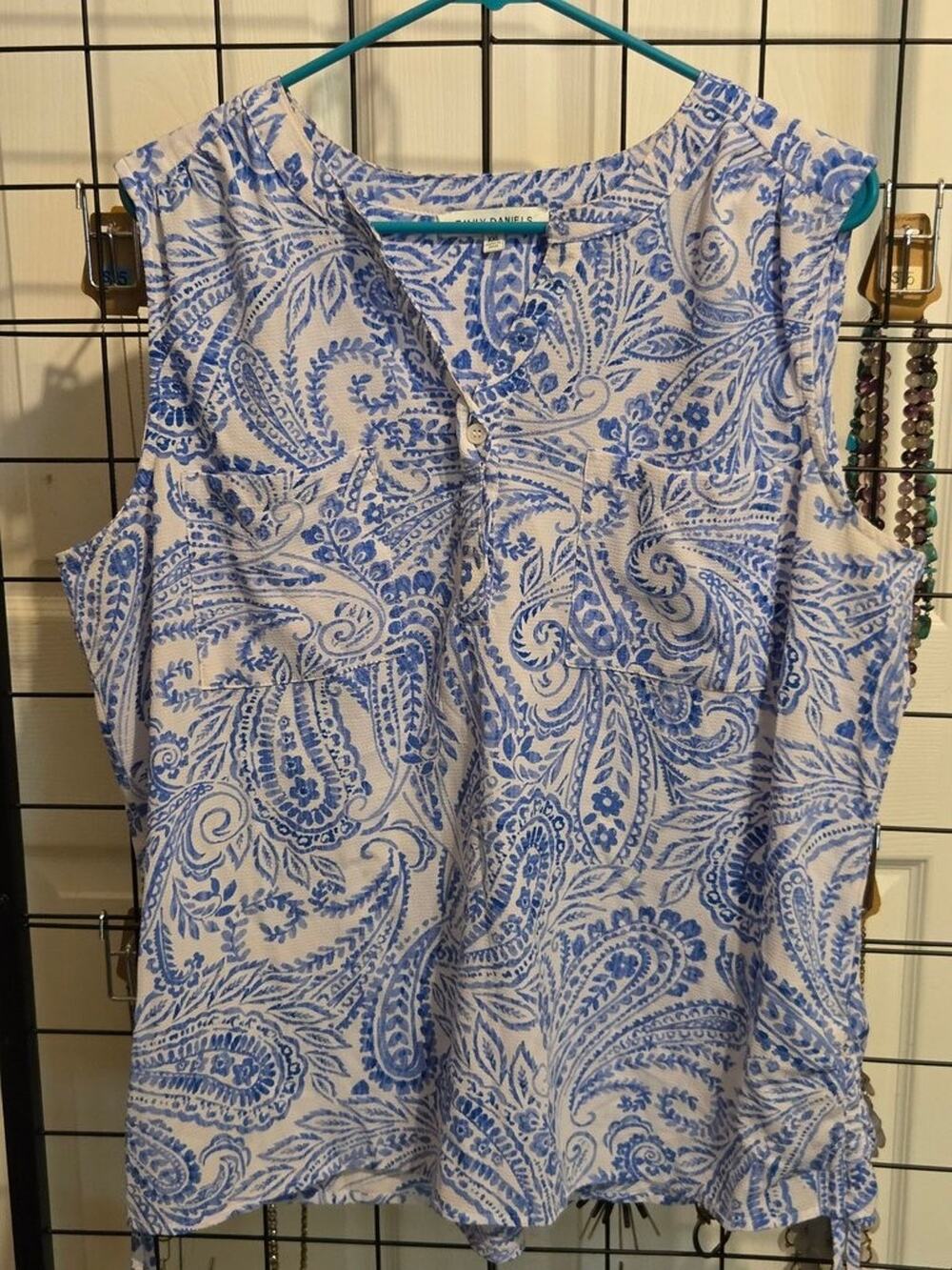 Emily Daniels Blue Paisley Sleeveless Blouse XXL